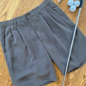 Louis Raphael Rosse Sz 34 Olive Pleat Front Shorts